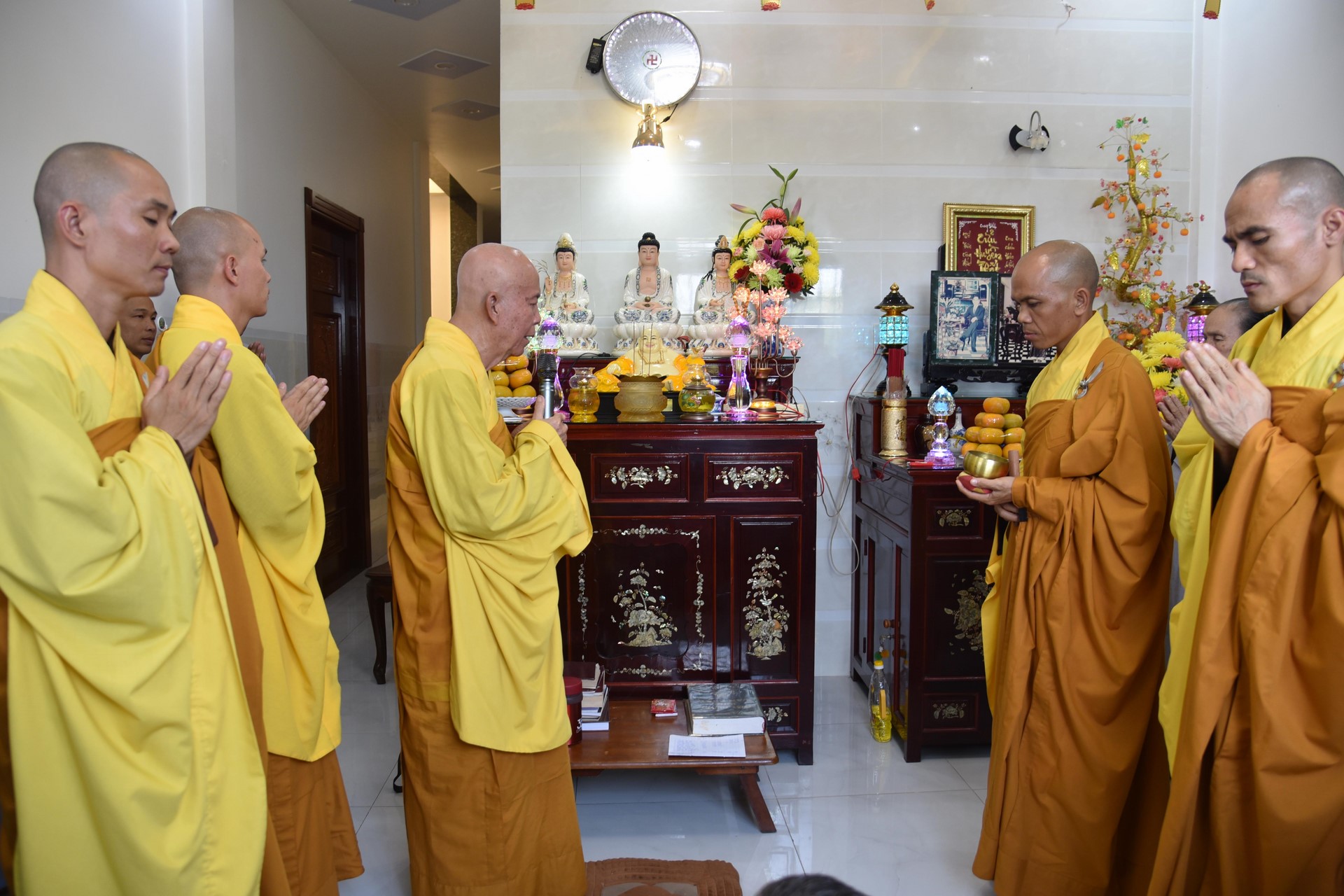 Chanting sutra, releasing creatures to pray for peace in Tan Thanh, Long An by the Charity Board